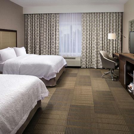 Hampton Inn & Suites Фолс Черч Экстерьер фото